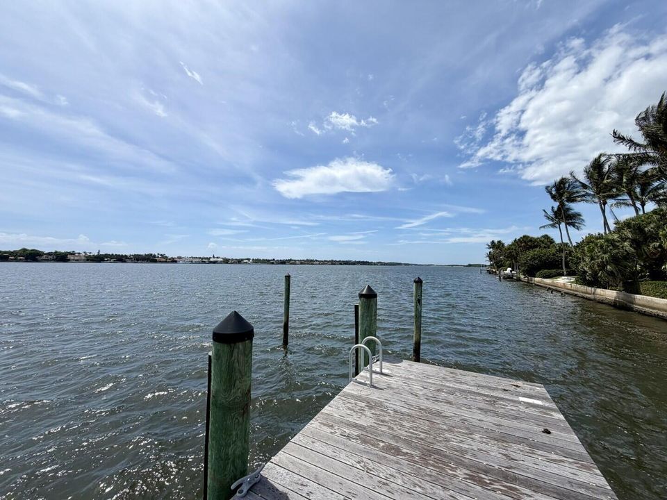 690 Island Dr