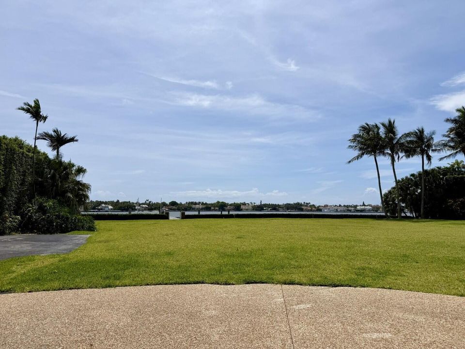 690 Island Dr