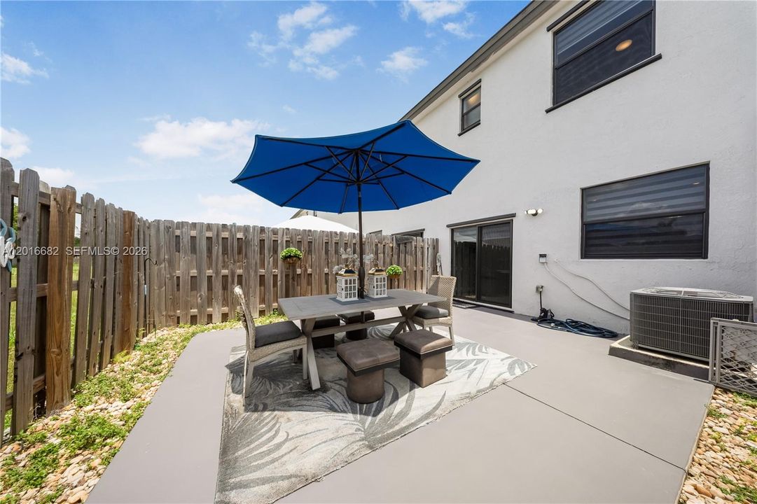 En Venta: $460,000 (3 camas, 3 baños, 1256 Pies cuadrados)