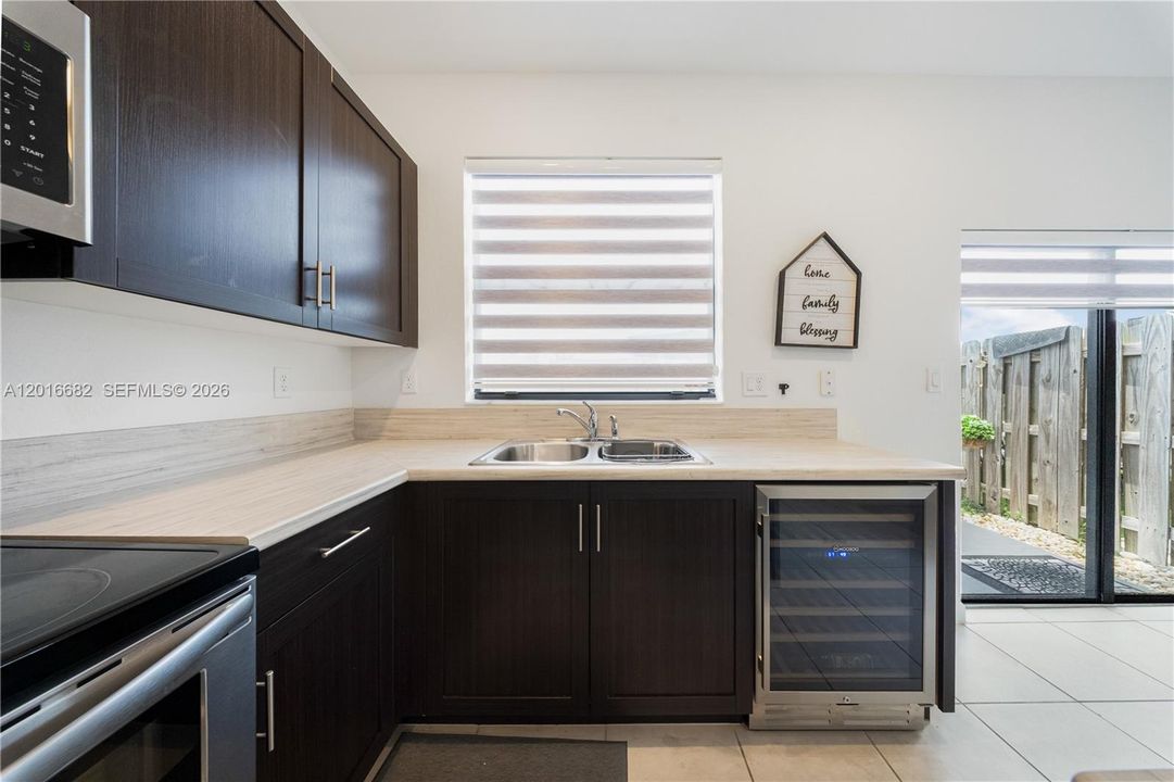 En Venta: $460,000 (3 camas, 3 baños, 1256 Pies cuadrados)