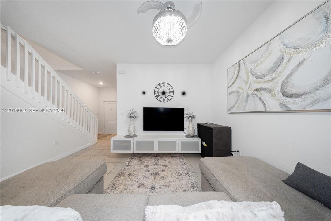 En Venta: $460,000 (3 camas, 3 baños, 1256 Pies cuadrados)
