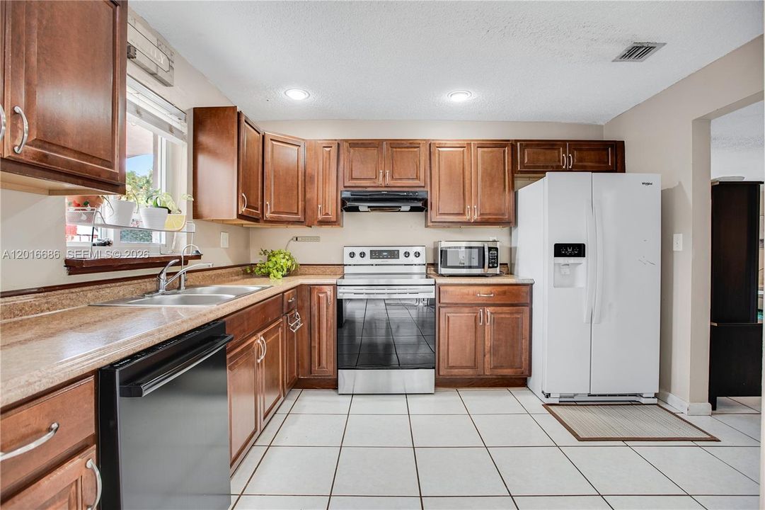 En Renta: $3,750 (3 camas, 2 baños, 1910 Pies cuadrados)