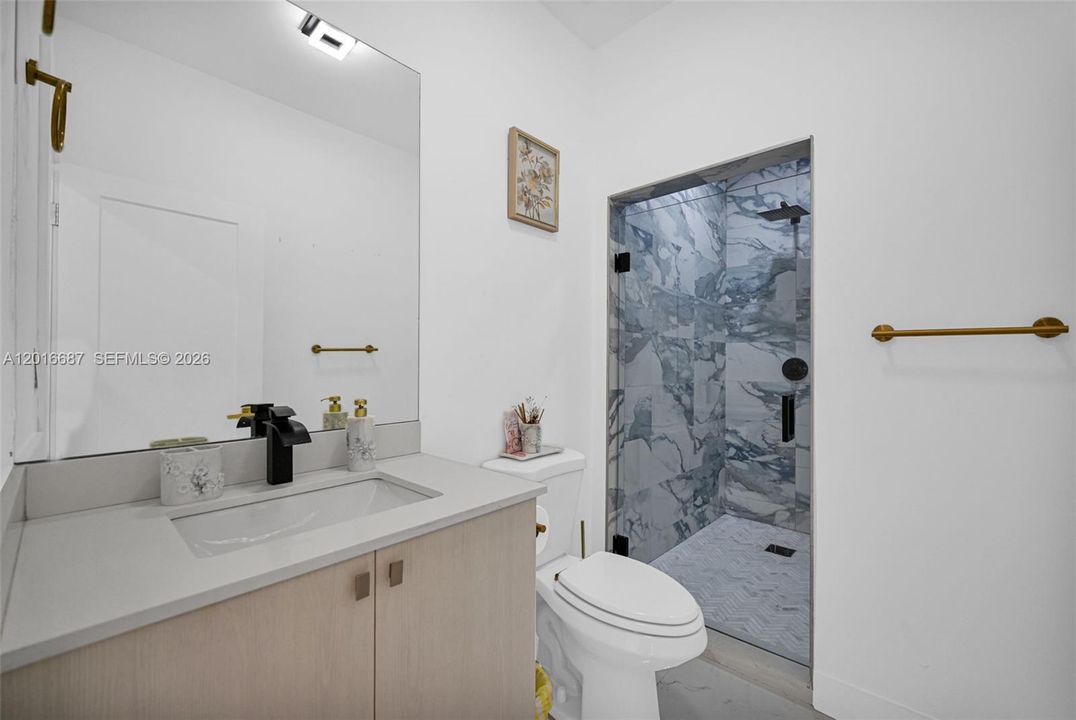 На продажу: $2,799,999 (5 спален, 2 ванн, 4396 Квадратных фут)