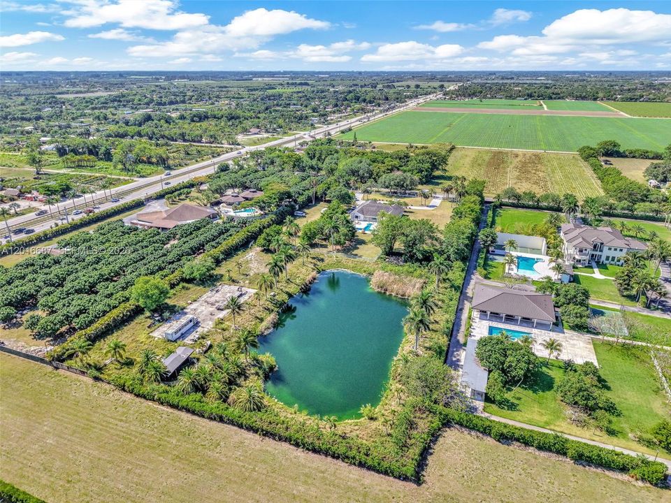На продажу: $2,799,999 (5 спален, 2 ванн, 4396 Квадратных фут)