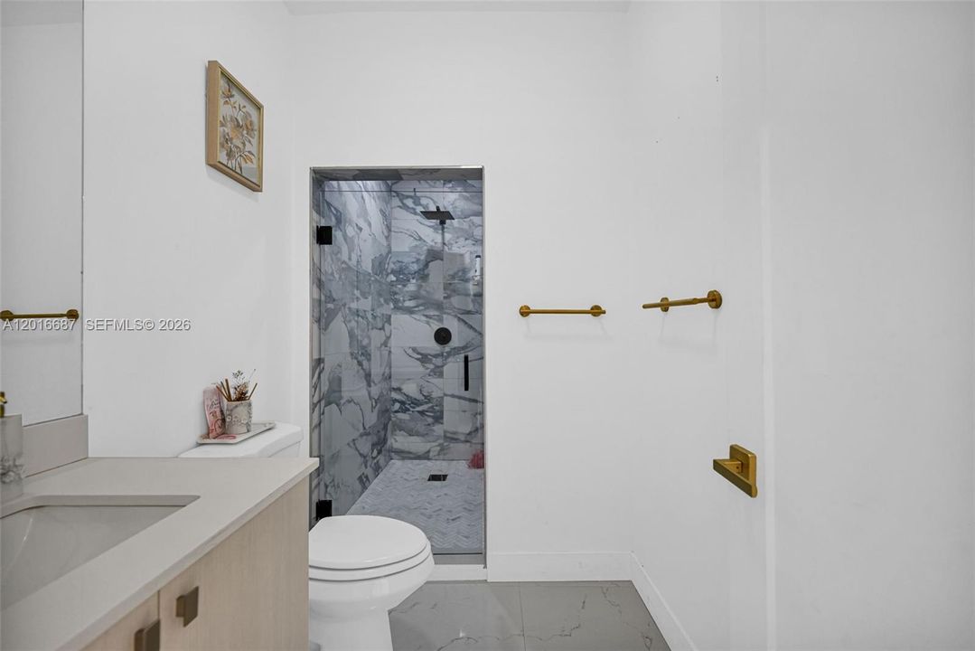 На продажу: $2,799,999 (5 спален, 2 ванн, 4396 Квадратных фут)