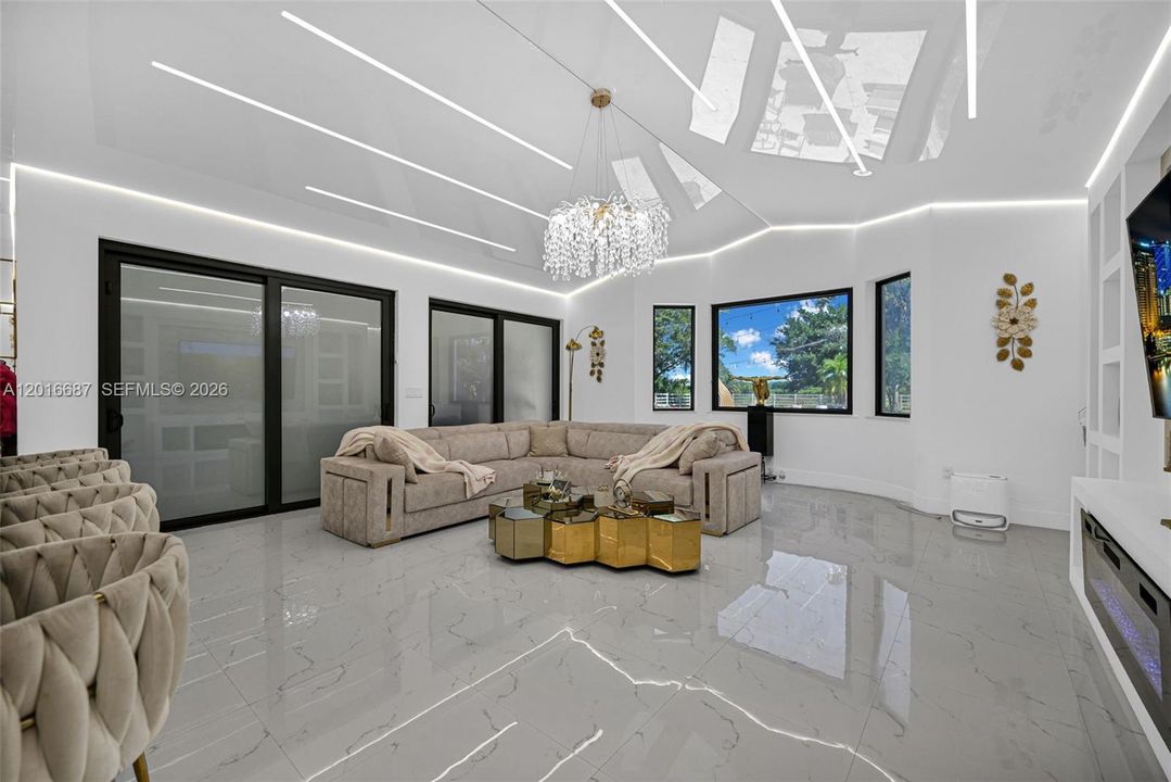 На продажу: $2,799,999 (5 спален, 2 ванн, 4396 Квадратных фут)