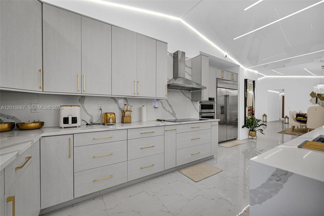 На продажу: $2,799,999 (5 спален, 2 ванн, 4396 Квадратных фут)