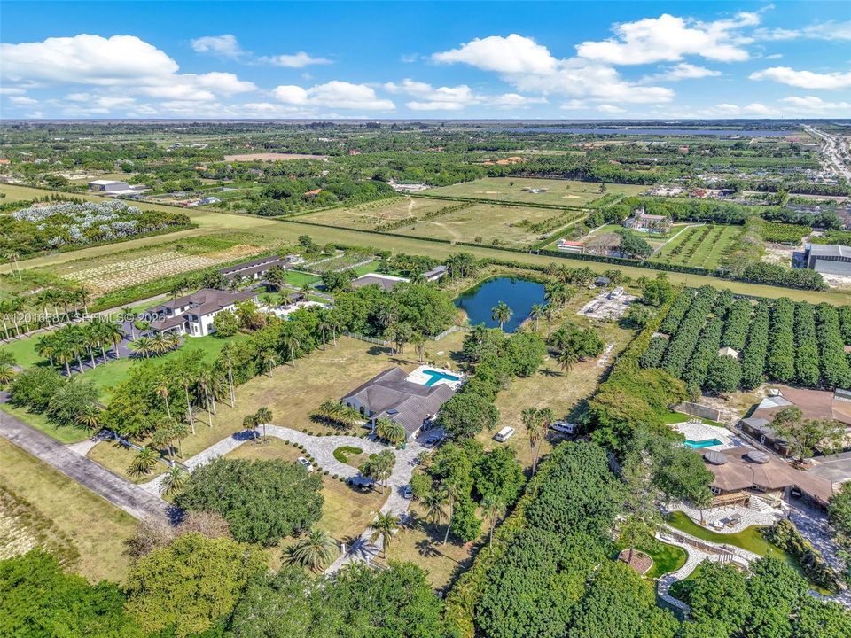 На продажу: $2,799,999 (5 спален, 2 ванн, 4396 Квадратных фут)