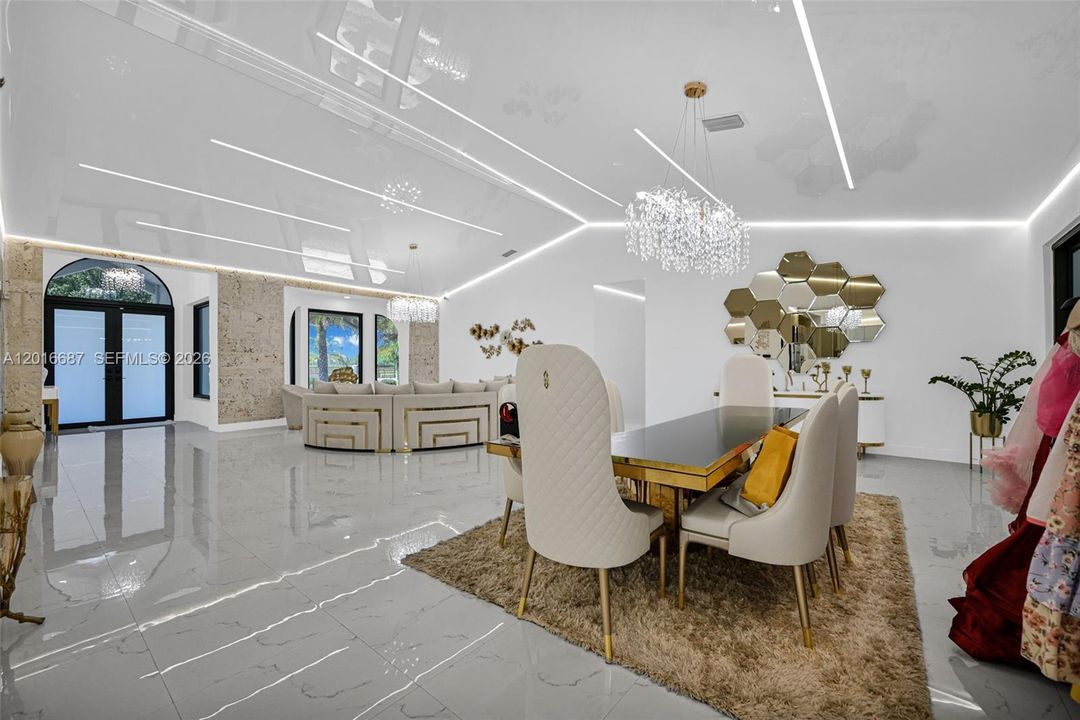 На продажу: $2,799,999 (5 спален, 2 ванн, 4396 Квадратных фут)