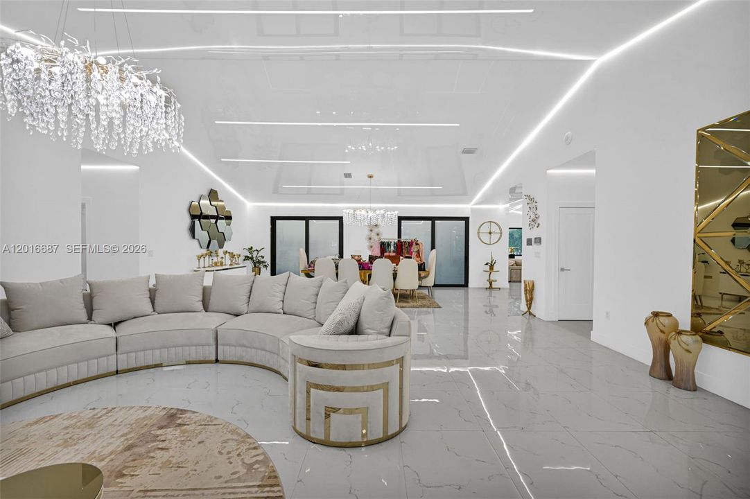 На продажу: $2,799,999 (5 спален, 2 ванн, 4396 Квадратных фут)
