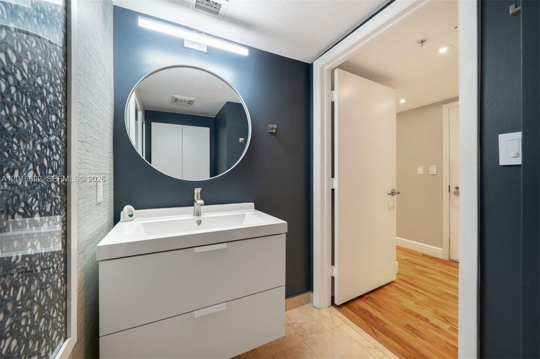 Active With Contract: $3,750 (1 beds, 1 baths, 1095 Square Feet)