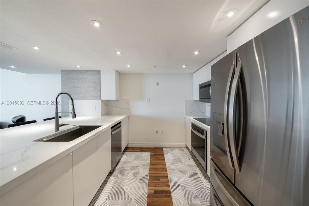 Active With Contract: $3,750 (1 beds, 1 baths, 1095 Square Feet)