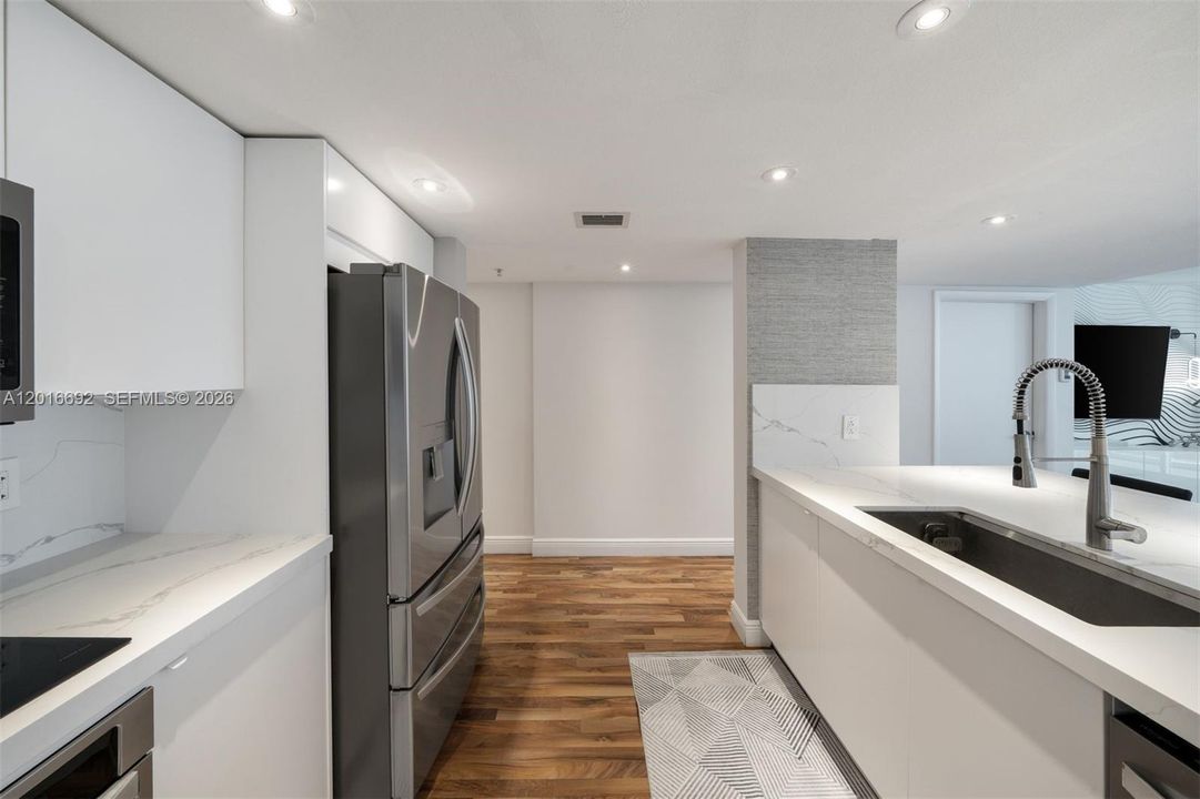 Active With Contract: $3,750 (1 beds, 1 baths, 1095 Square Feet)