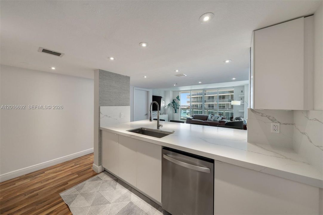 Active With Contract: $3,750 (1 beds, 1 baths, 1095 Square Feet)