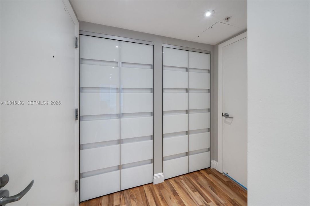 Active With Contract: $3,750 (1 beds, 1 baths, 1095 Square Feet)