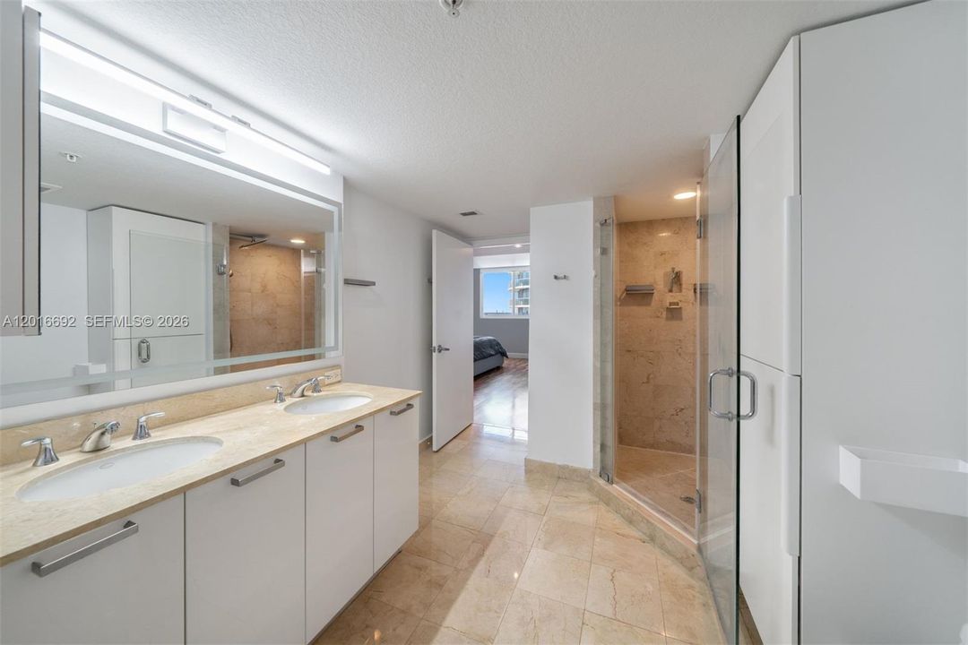 Active With Contract: $3,750 (1 beds, 1 baths, 1095 Square Feet)