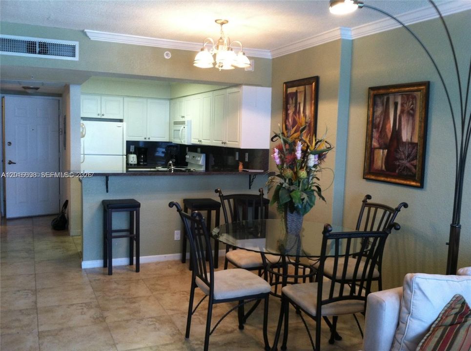 En Venta: $285,000 (0 camas, 1 baños, 590 Pies cuadrados)