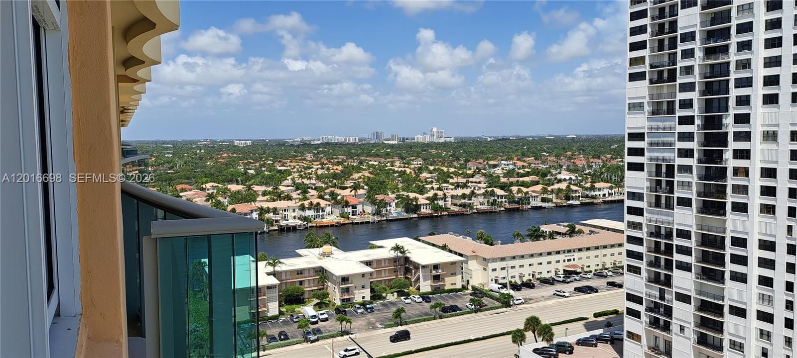 En Venta: $285,000 (0 camas, 1 baños, 590 Pies cuadrados)