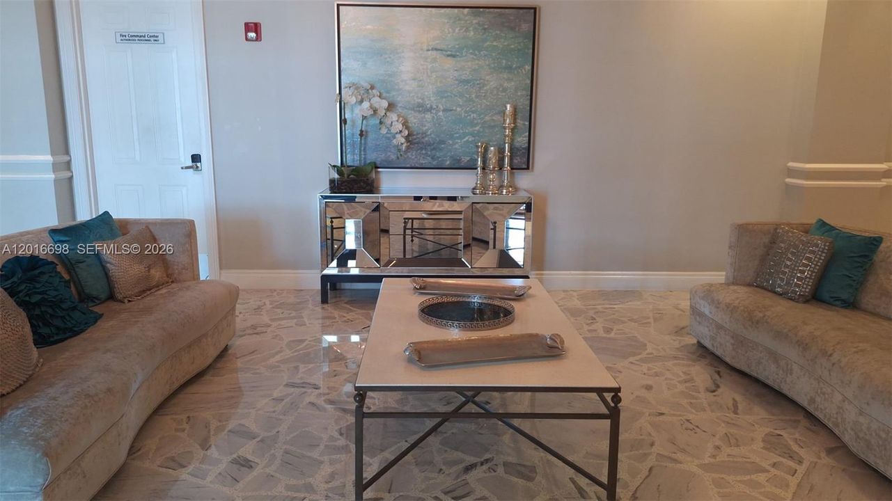 En Venta: $285,000 (0 camas, 1 baños, 590 Pies cuadrados)