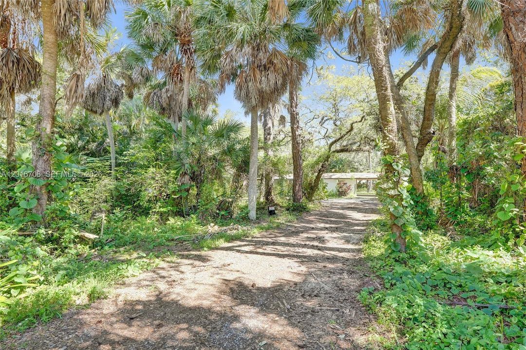 待售: $600,000 (0.60 acres)