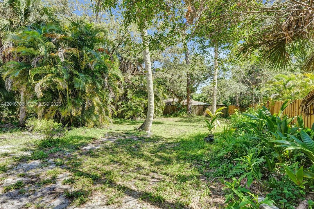 待售: $600,000 (0.60 acres)