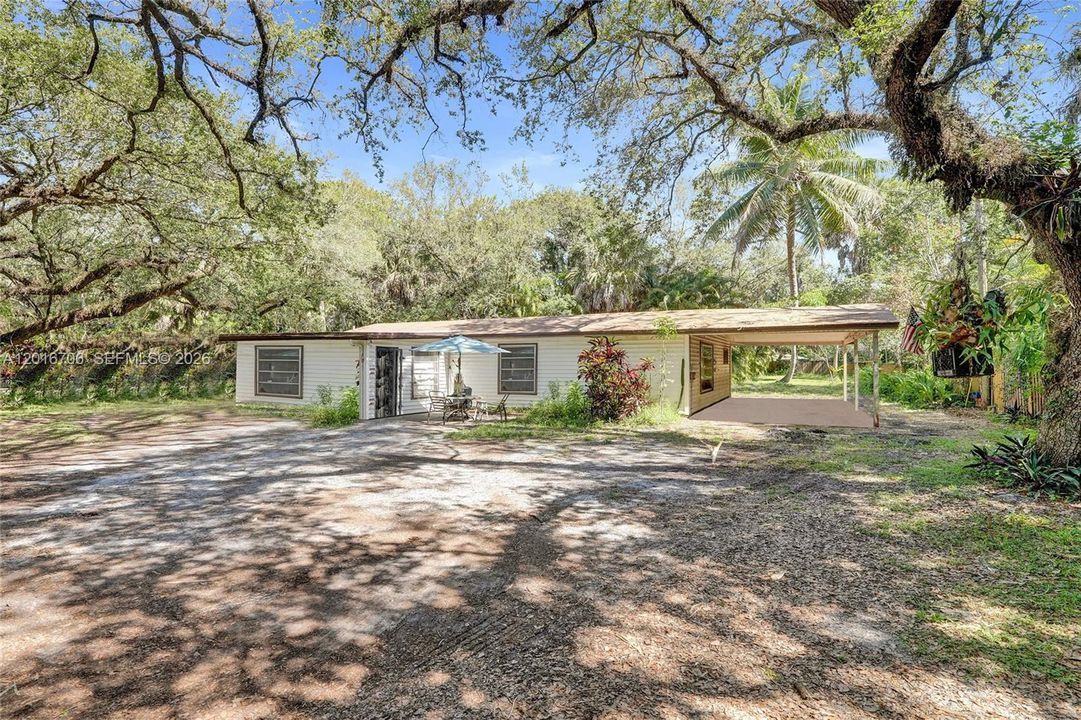 待售: $600,000 (0.60 acres)