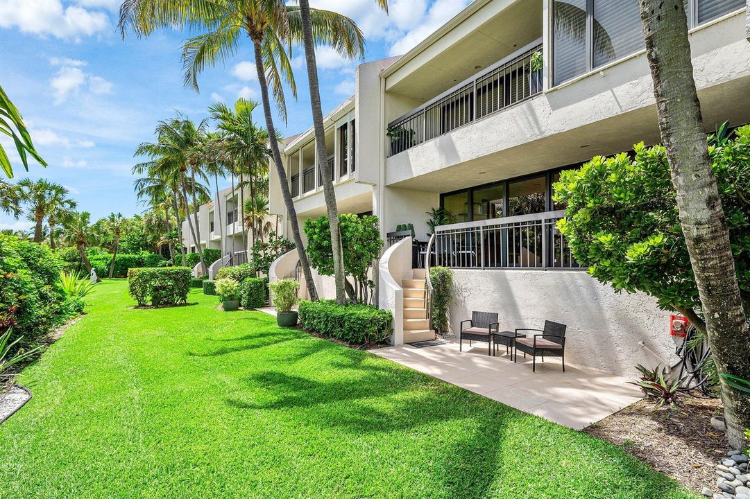 042-2335SouthOceanBoulevard-13-PalmBeach