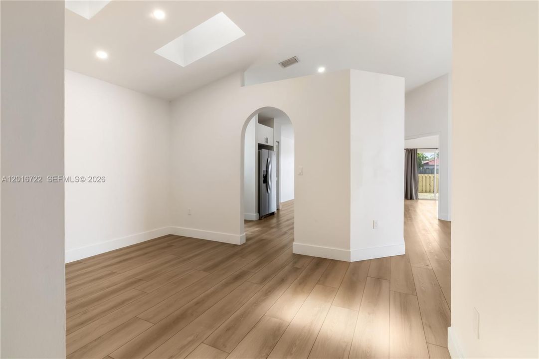 Activo con contrato: $3,300 (3 camas, 2 baños, 1468 Pies cuadrados)