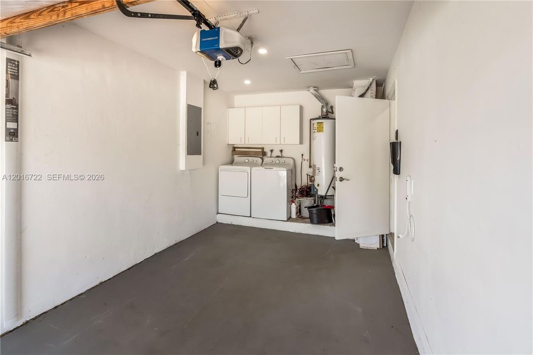 Activo con contrato: $3,300 (3 camas, 2 baños, 1468 Pies cuadrados)