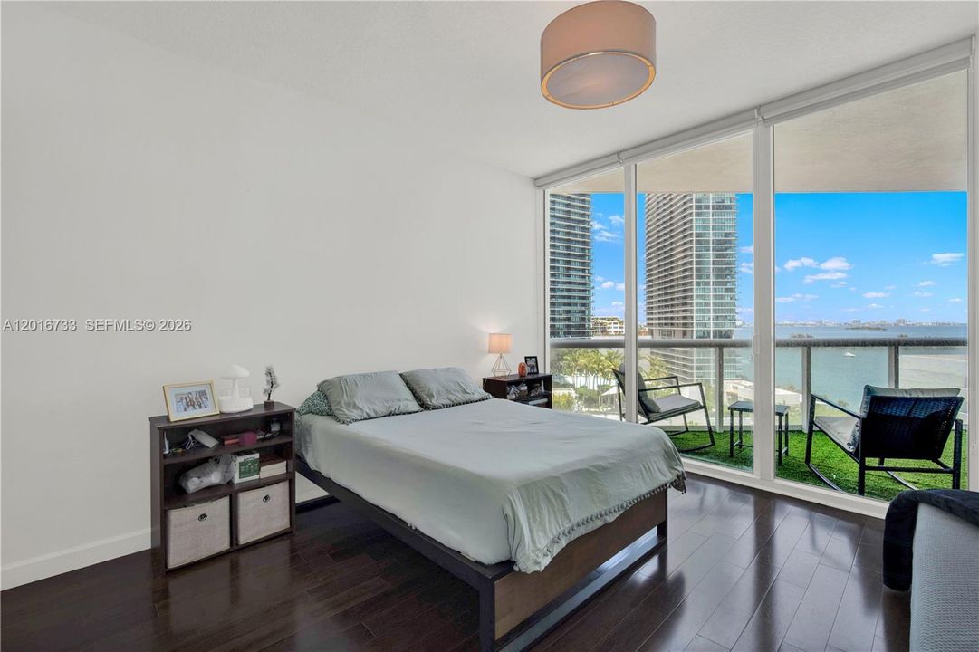 En Venta: $400,000 (1 camas, 1 baños, 828 Pies cuadrados)