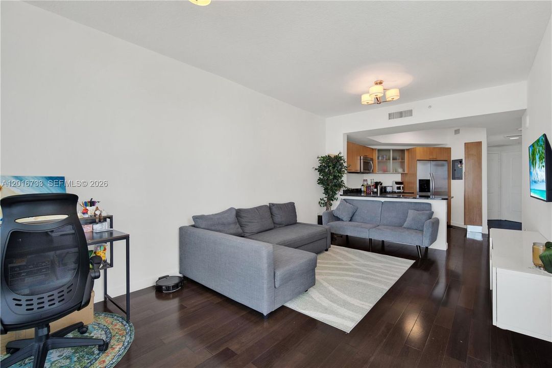 En Venta: $400,000 (1 camas, 1 baños, 828 Pies cuadrados)
