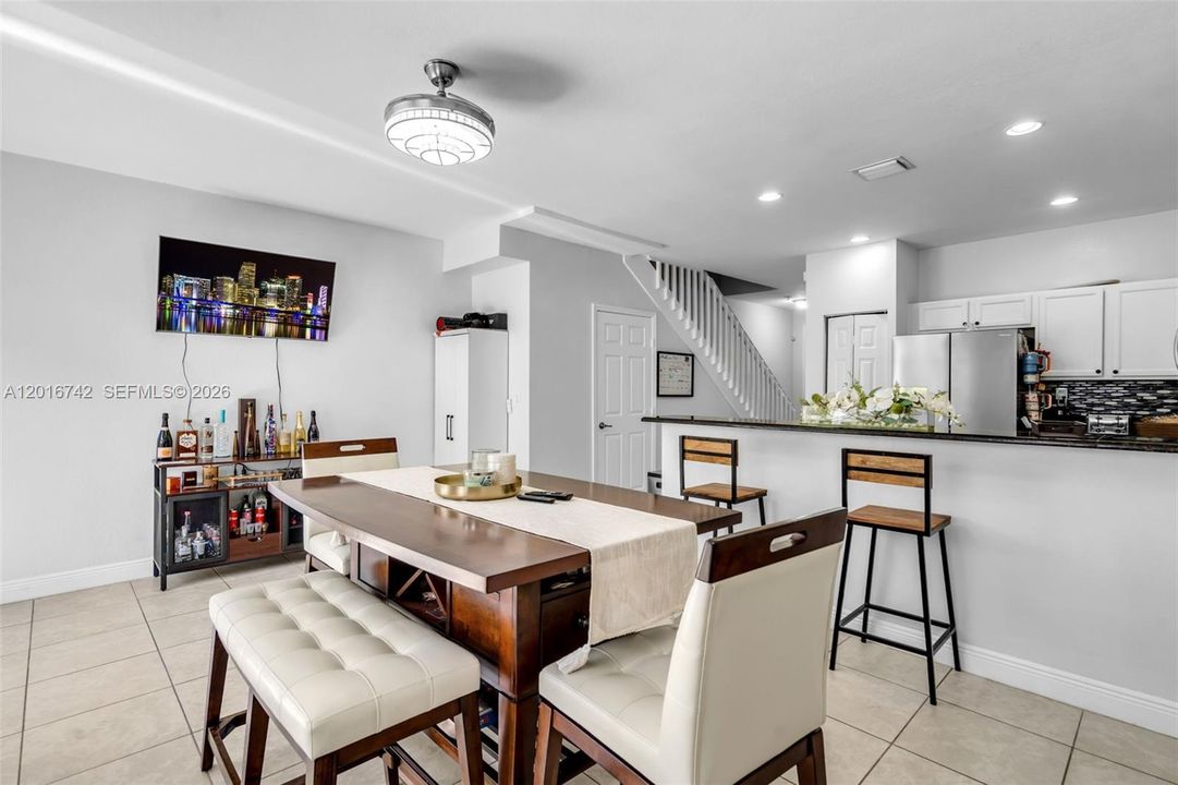 En Venta: $459,000 (2 camas, 2 baños, 1422 Pies cuadrados)