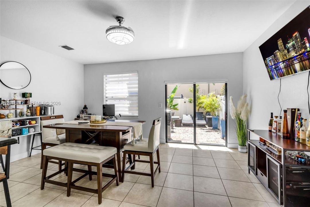En Venta: $459,000 (2 camas, 2 baños, 1422 Pies cuadrados)