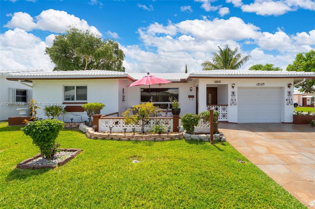 For Sale: $335,000 (2 beds, 2 baths, 1554 Square Feet)