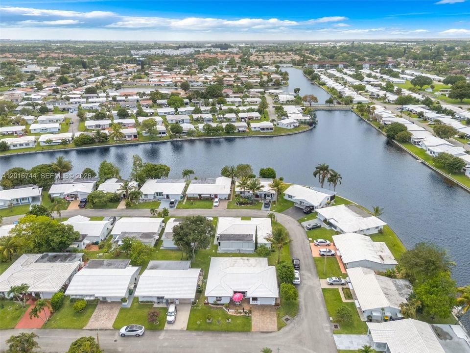 For Sale: $335,000 (2 beds, 2 baths, 1554 Square Feet)