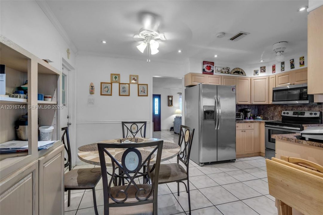 For Sale: $335,000 (2 beds, 2 baths, 1554 Square Feet)