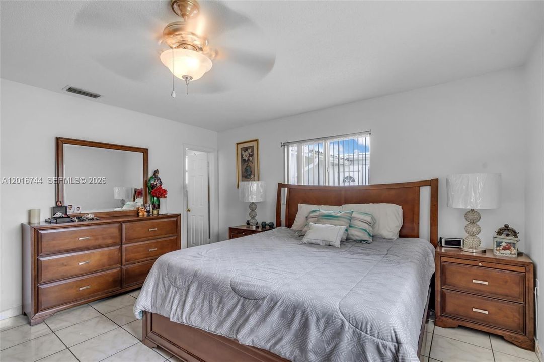 For Sale: $335,000 (2 beds, 2 baths, 1554 Square Feet)