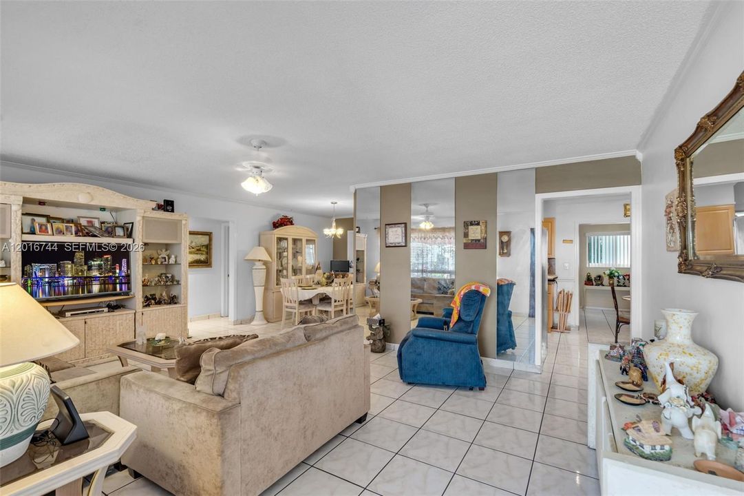 For Sale: $335,000 (2 beds, 2 baths, 1554 Square Feet)