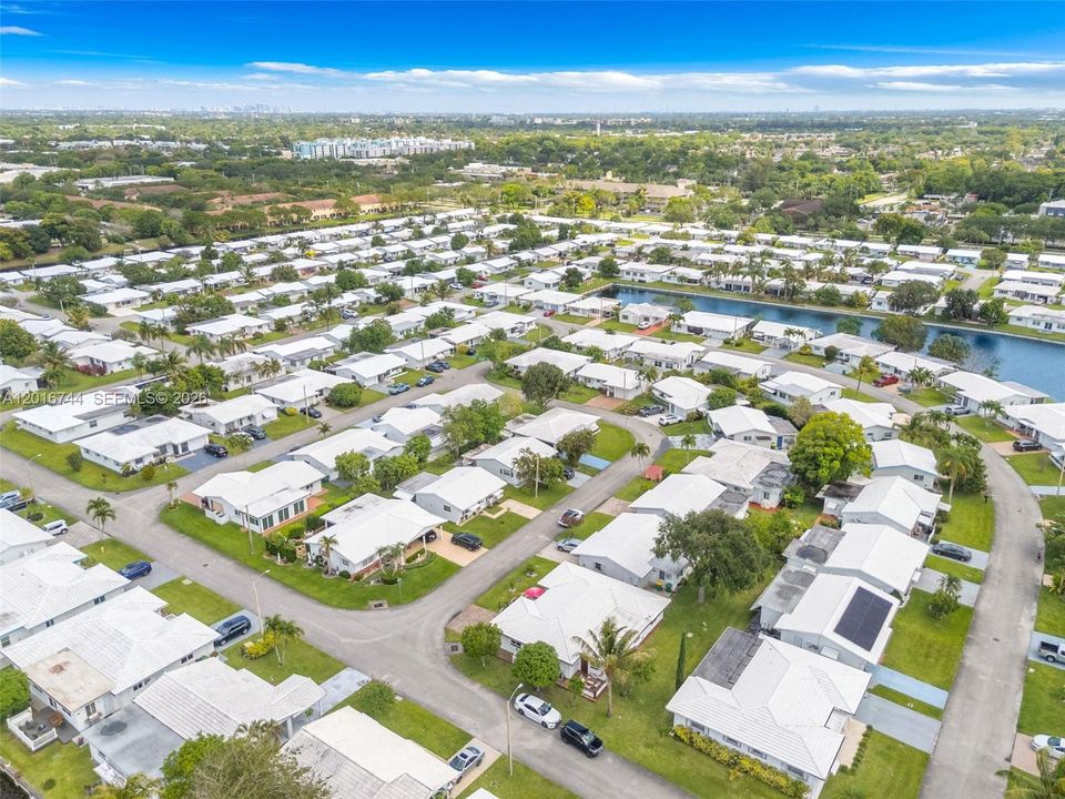 For Sale: $335,000 (2 beds, 2 baths, 1554 Square Feet)