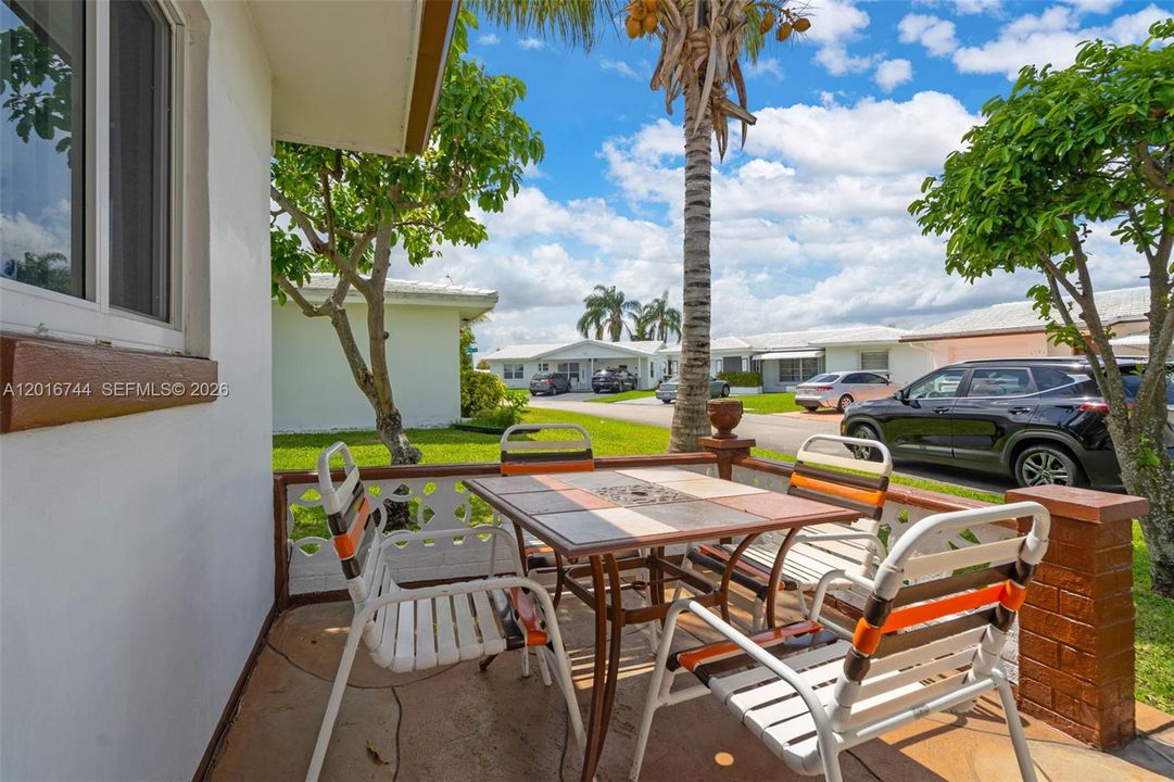For Sale: $335,000 (2 beds, 2 baths, 1554 Square Feet)