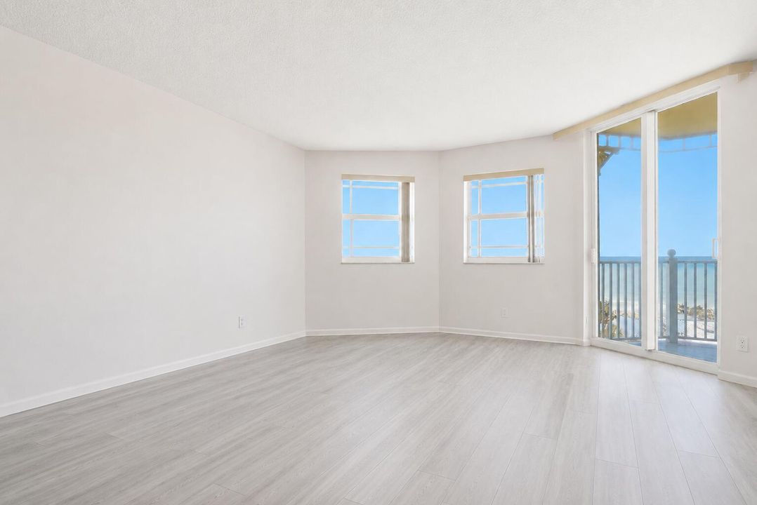 MASTER BEDROOM STAGED NO FURNITURE