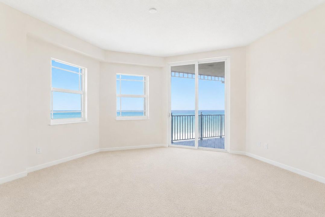 MASTER BEDROOM NO FURNITURE