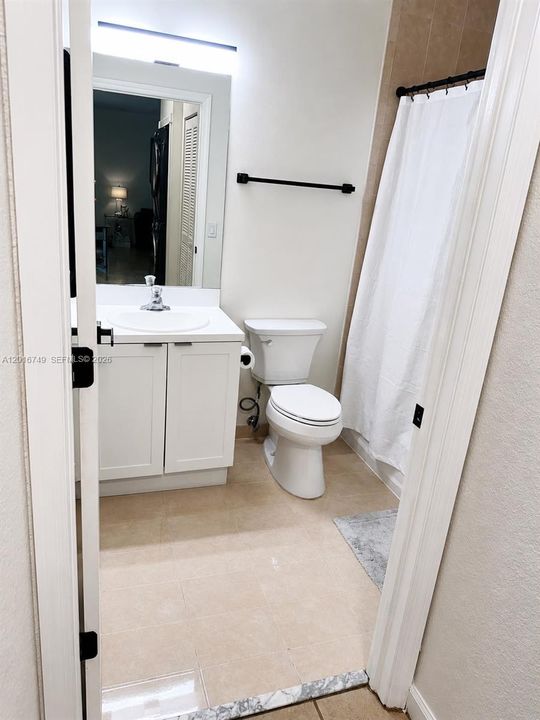 Activo con contrato: $2,250 (3 camas, 2 baños, 1221 Pies cuadrados)