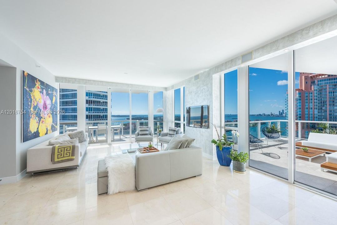 En Renta: $49,000 (3 camas, 3 baños, 3030 Pies cuadrados)