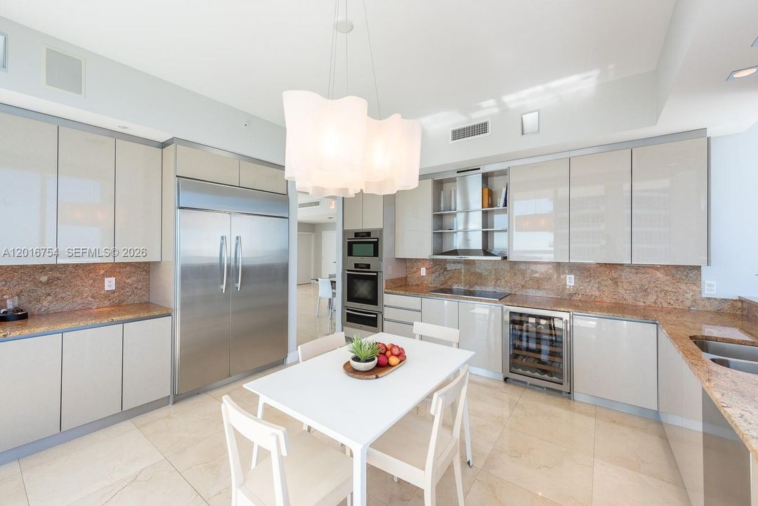 En Renta: $49,000 (3 camas, 3 baños, 3030 Pies cuadrados)