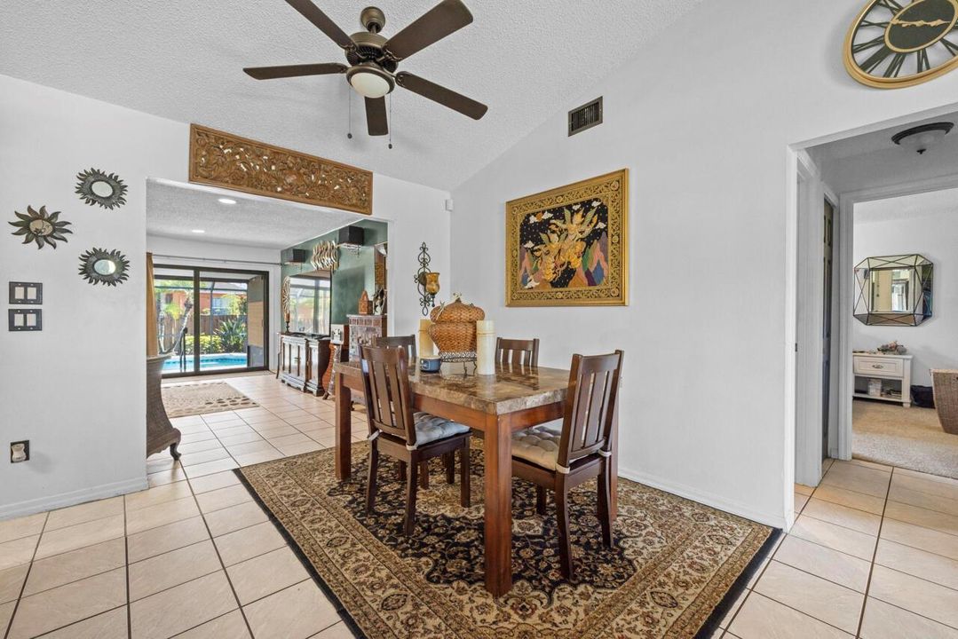 686 SW Hoffenberg Dr-017