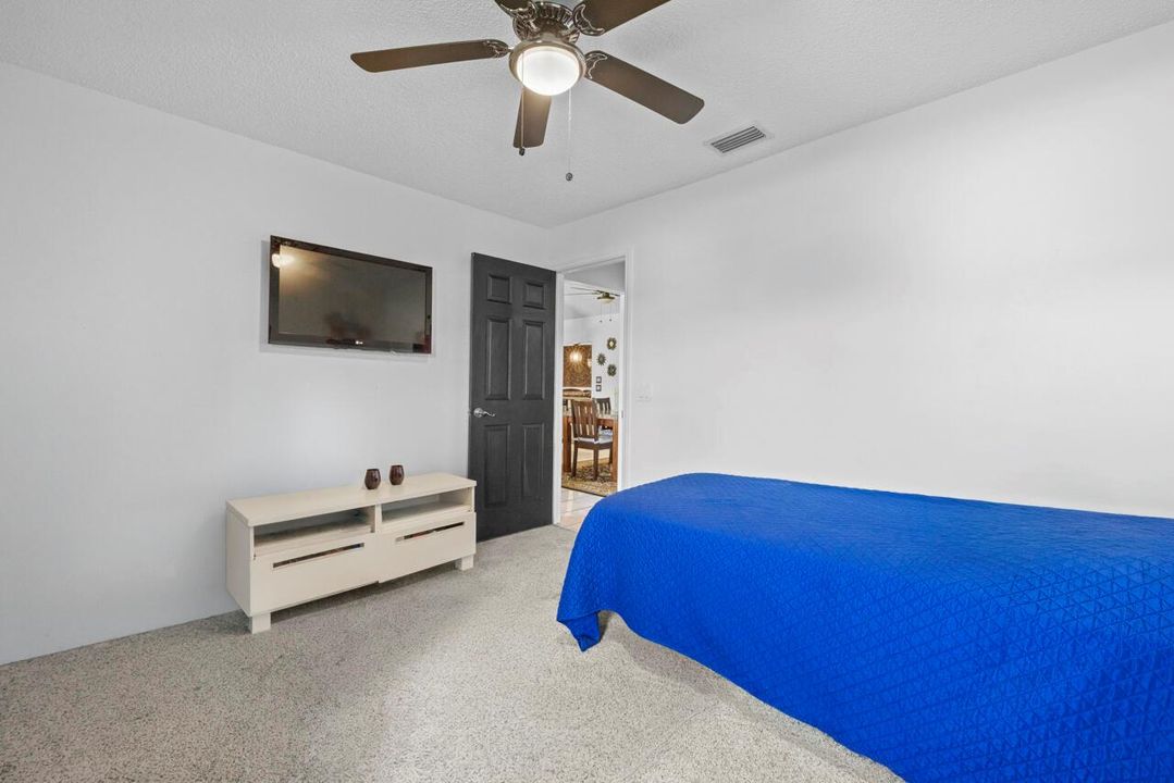 686 SW Hoffenberg Dr-021