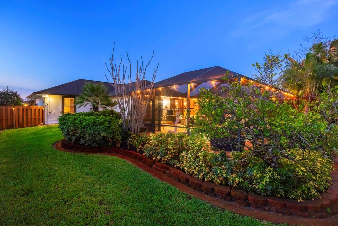 686 SW Hoffenberg Dr-040