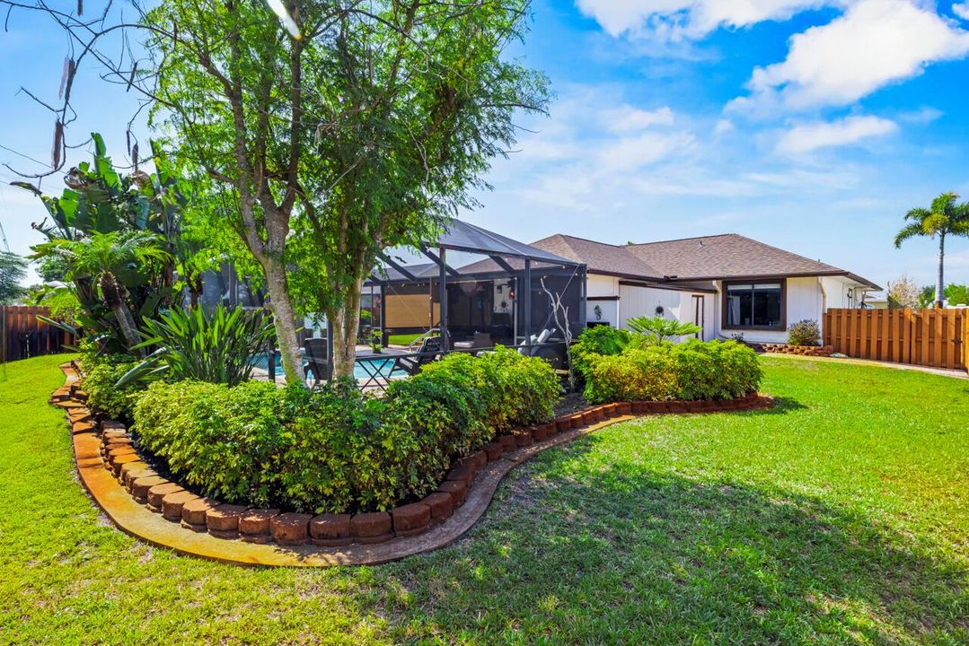 686 SW Hoffenberg Dr-033