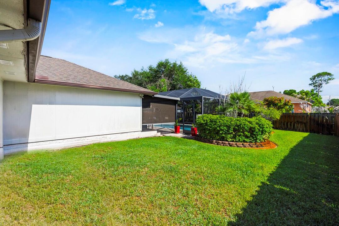686 SW Hoffenberg Dr-035